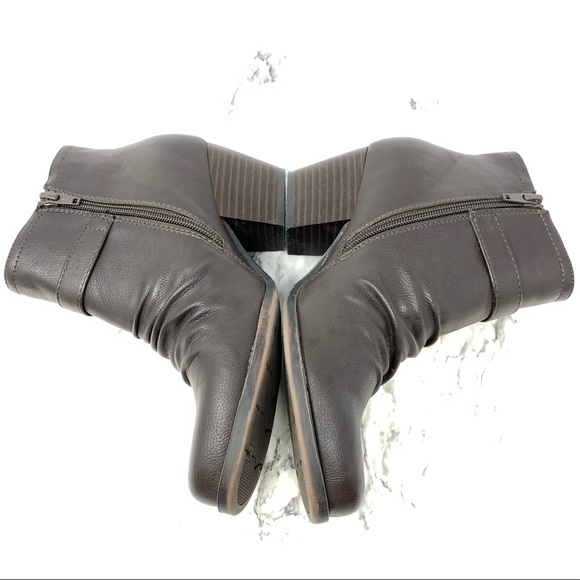 Baretraps Ruby ruched vegan leather brown bootie 7 classic neutral comfy - Picture 7 of 11